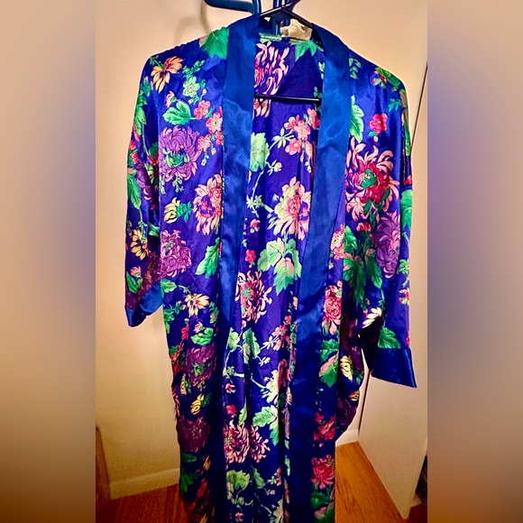 Victoria’s Secret Gold Label Vintage Floral Robe - Picture 3 of 3